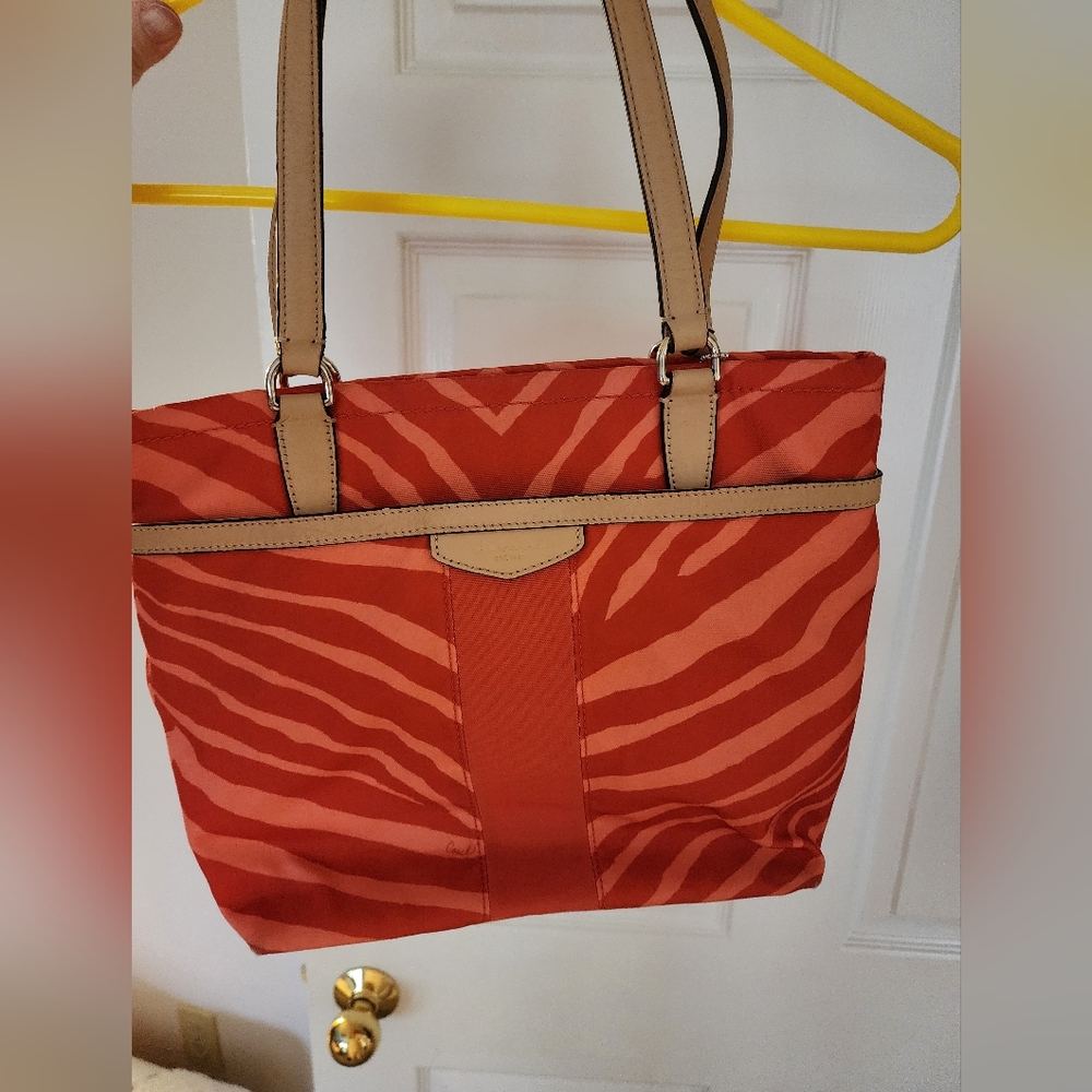 Couch shoulder bag